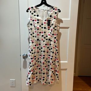 V-neck sleeveless dress